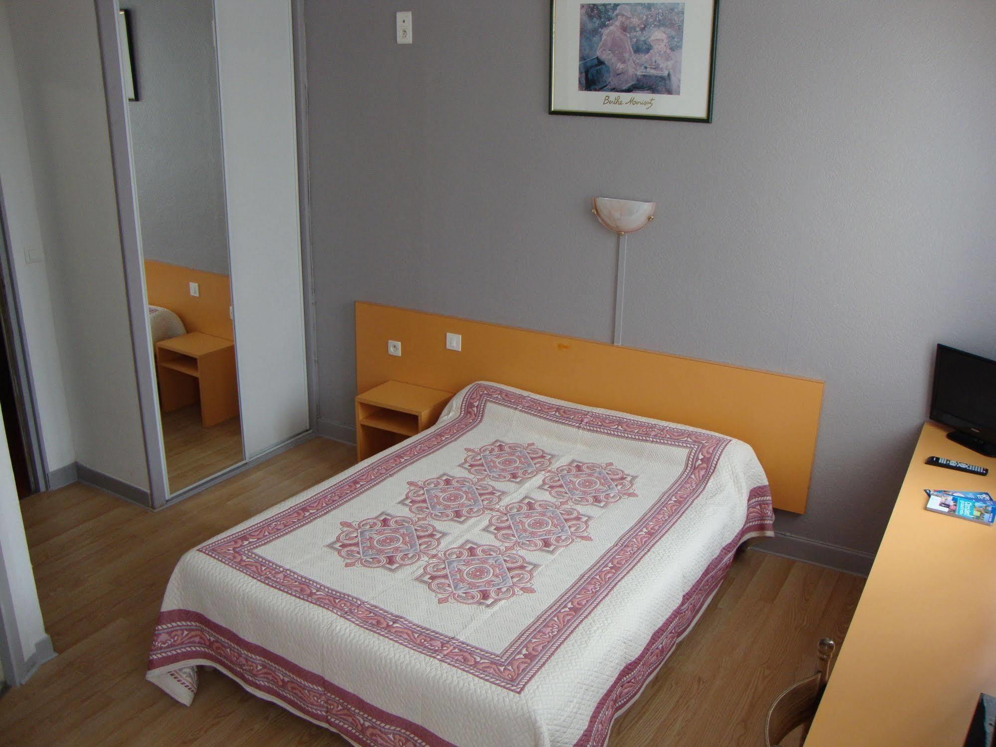 Hotel Au Petit Languedoc Lourdes Buitenkant foto