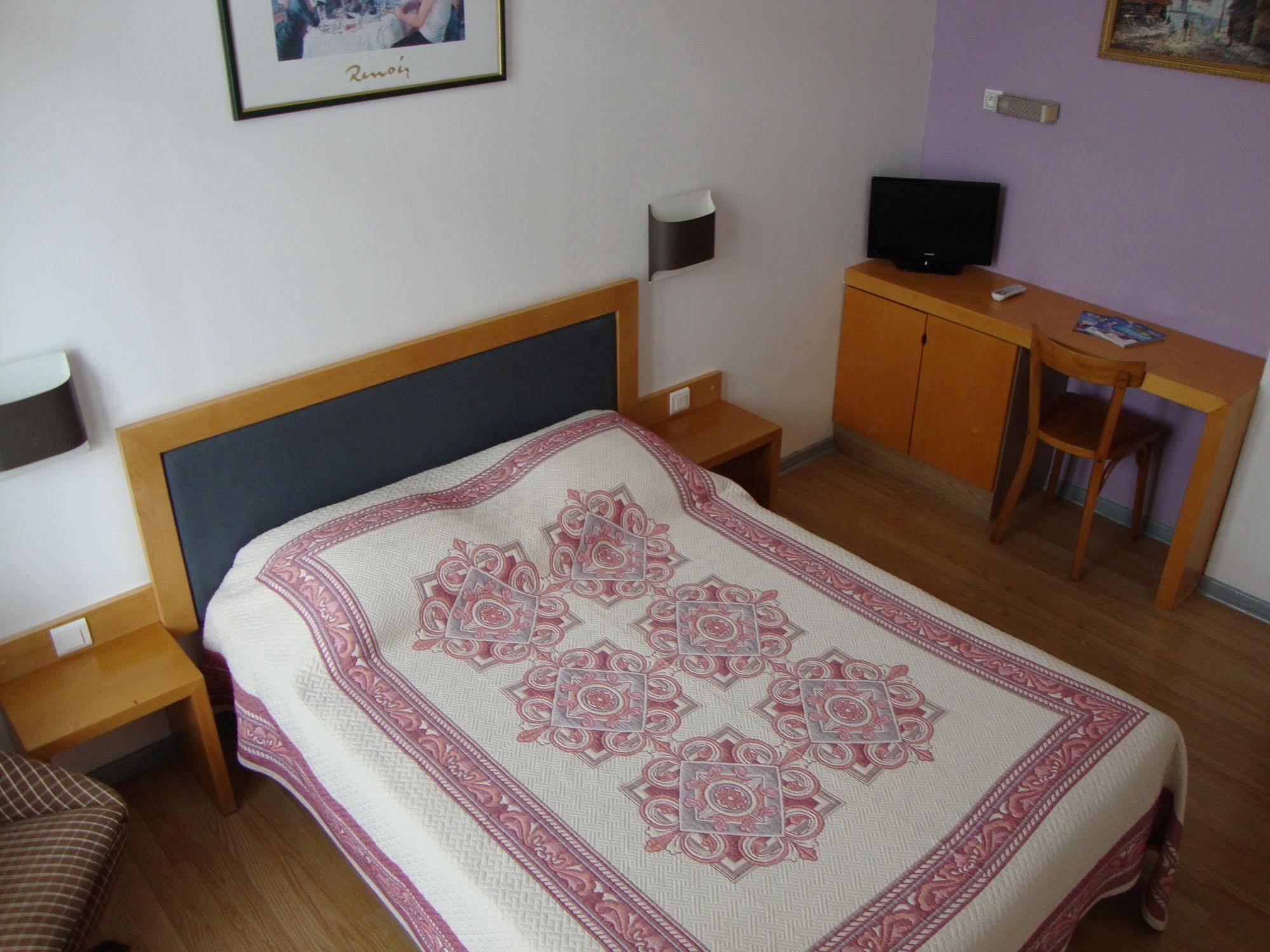 Hotel Au Petit Languedoc Lourdes Buitenkant foto