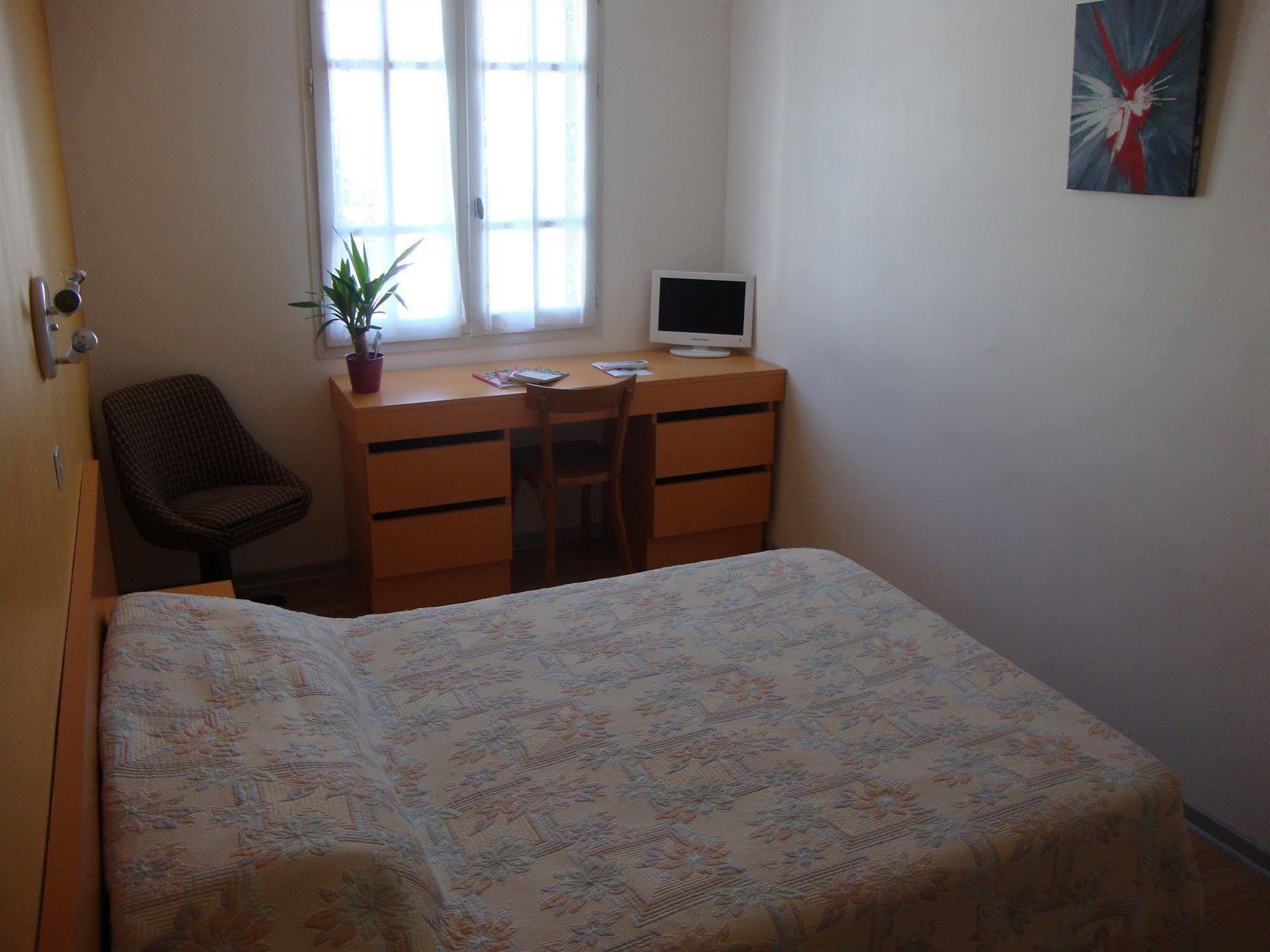 Hotel Au Petit Languedoc Lourdes Buitenkant foto