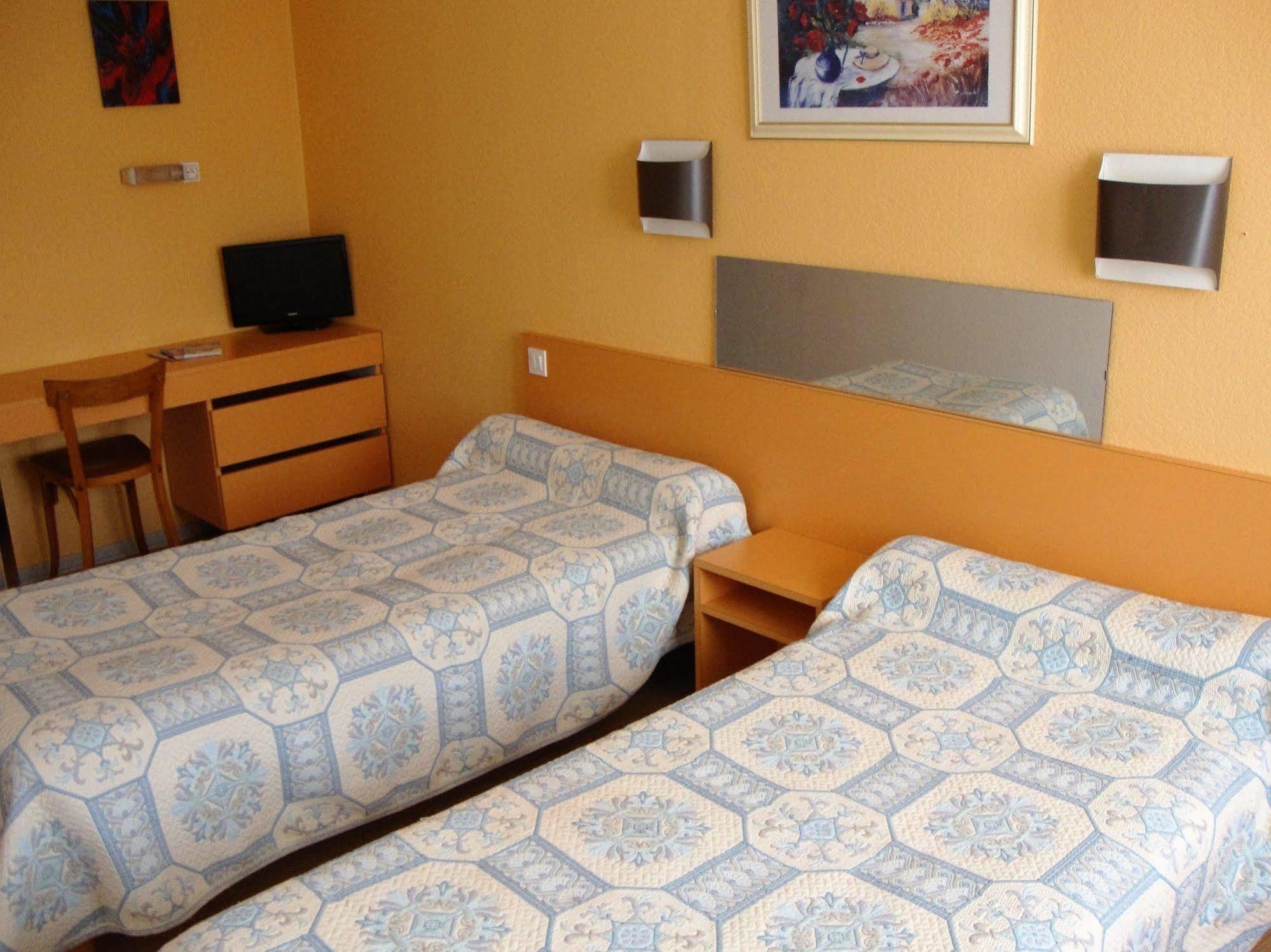 Hotel Au Petit Languedoc Lourdes Buitenkant foto